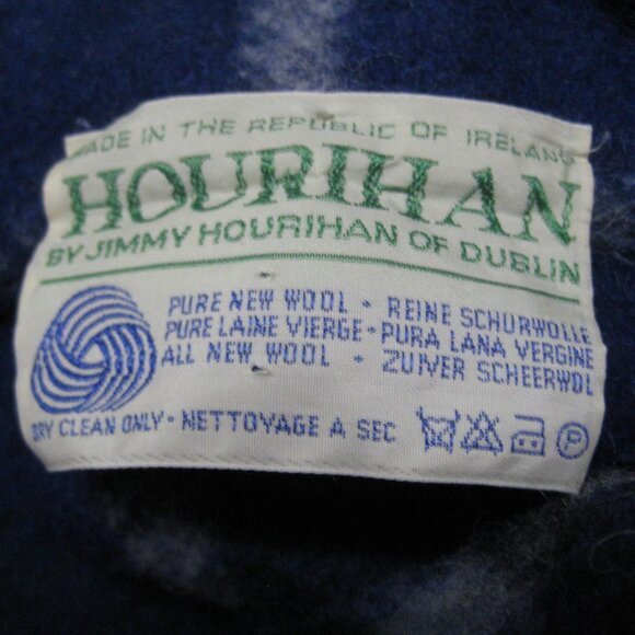 Vintage Woman's Jimmy Hourihan Blue Green Plaid Wool Cape Made in Ireland - Picture 11 of 11